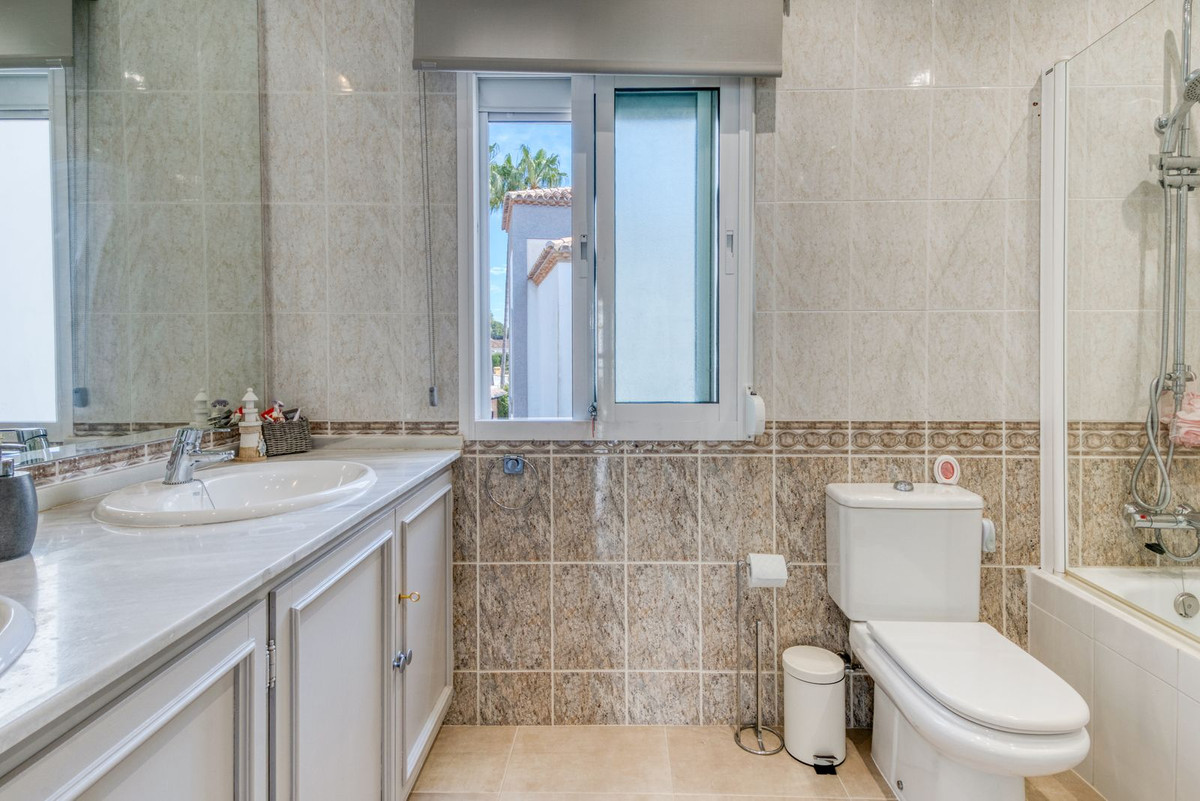 4 Bed Townhouse for sale in Calahonda Costa Del Sol, Málaga, Spain