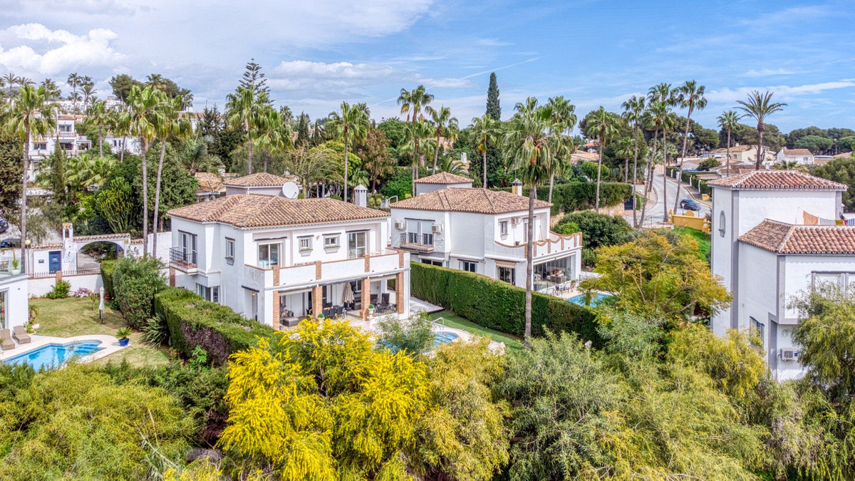 4 Bed Townhouse for sale in Calahonda Costa Del Sol, Málaga, Spain