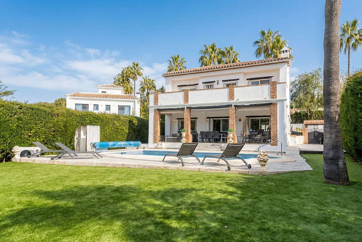 4 Bed Townhouse for sale in Calahonda Costa Del Sol, Málaga, Spain