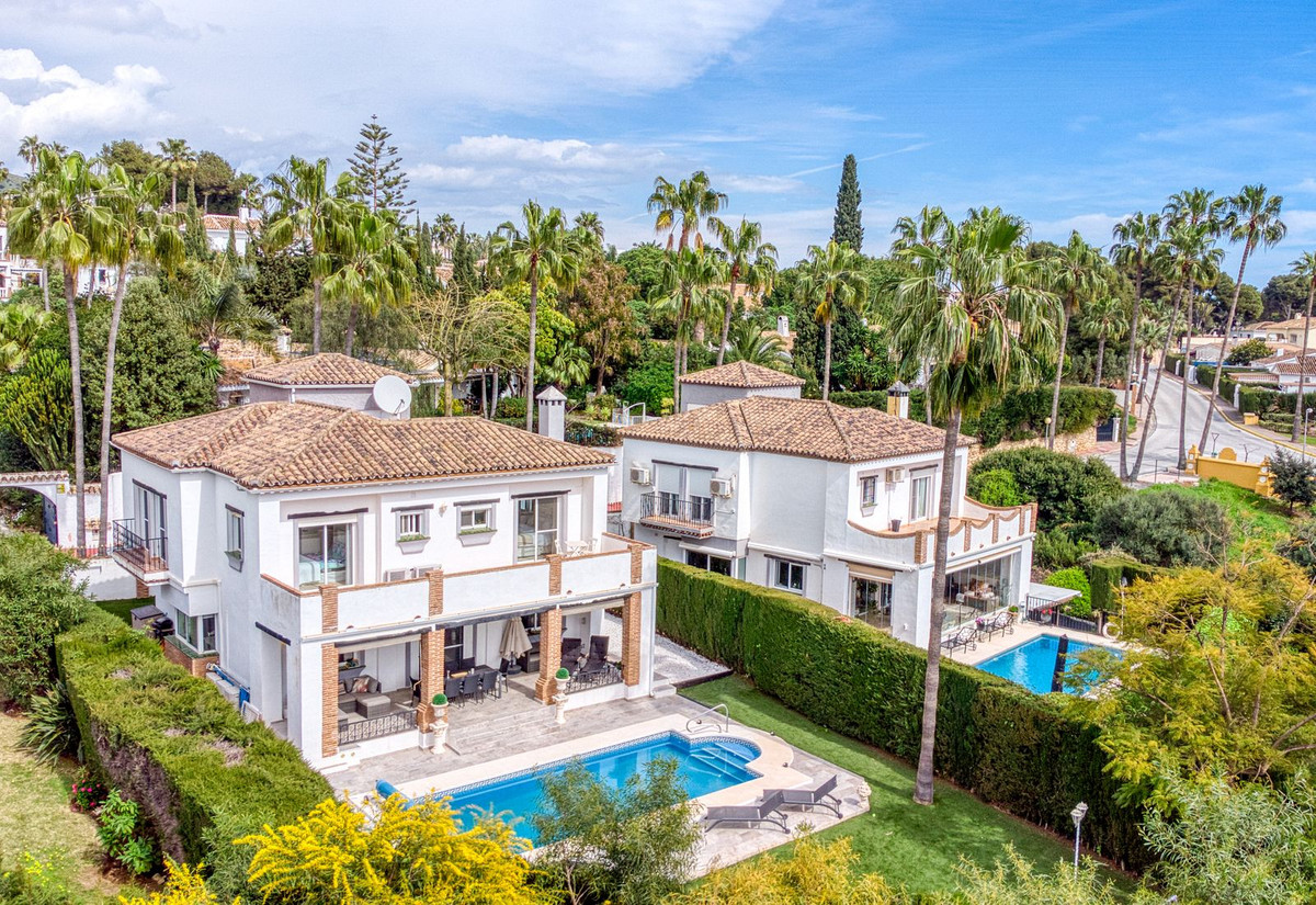 4 Bed Townhouse for sale in Calahonda Costa Del Sol, Málaga, Spain
