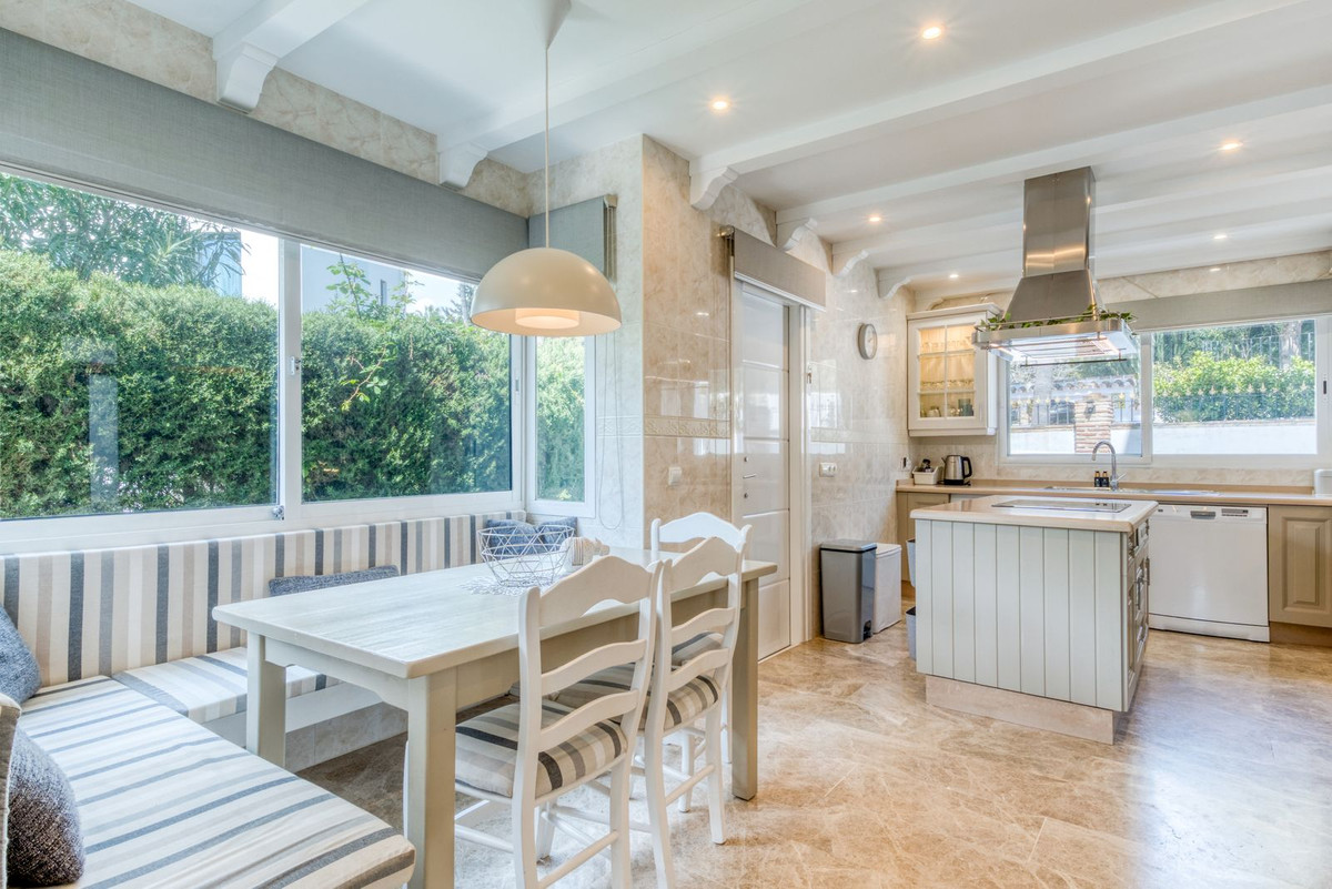 4 Bed Townhouse for sale in Calahonda Costa Del Sol, Málaga, Spain