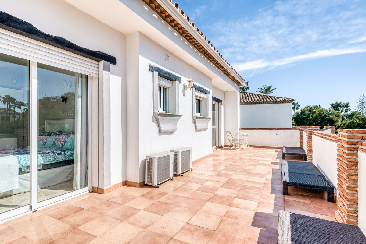 4 Bed Townhouse for sale in Calahonda Costa Del Sol, Málaga, Spain