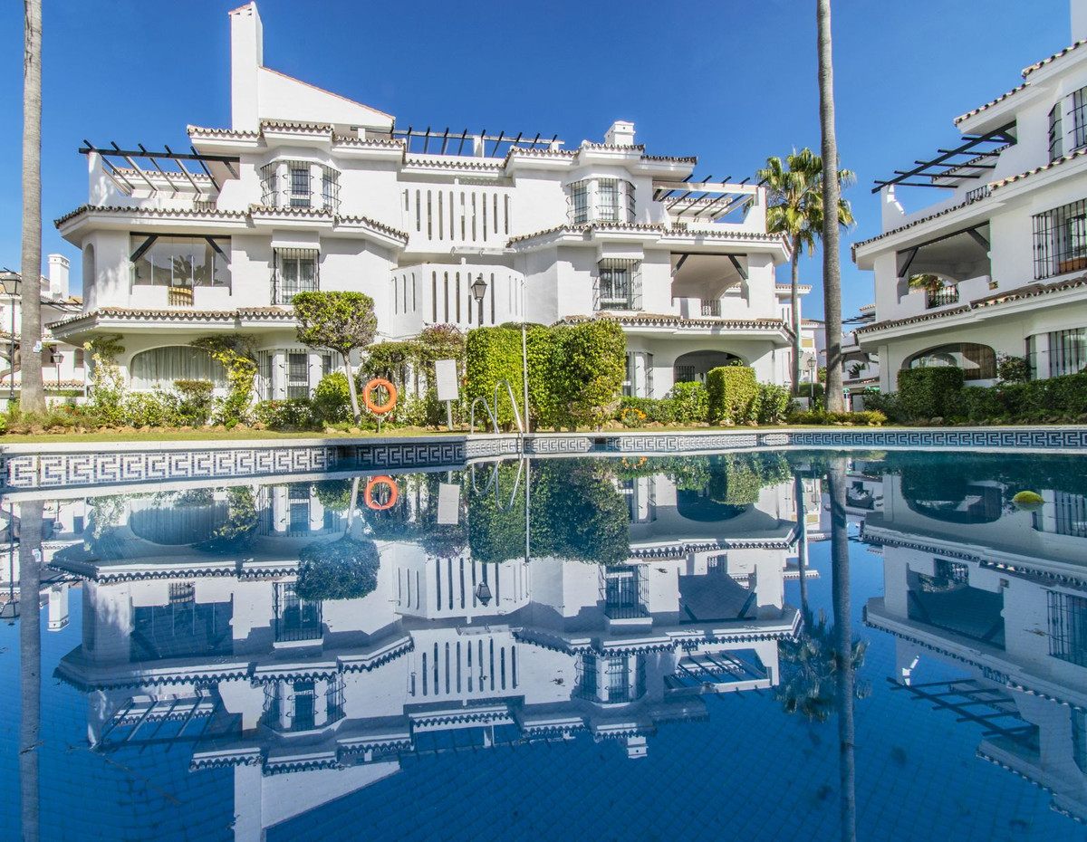 3 Bed Apartment for sale in Nueva Andalucía Costa Del Sol, Málaga, Spain