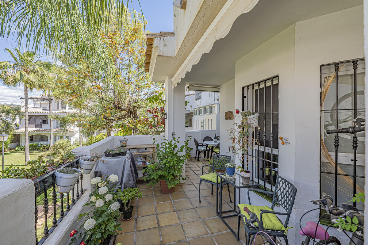 3 Bed Apartment for sale in Nueva Andalucía Costa Del Sol, Málaga, Spain