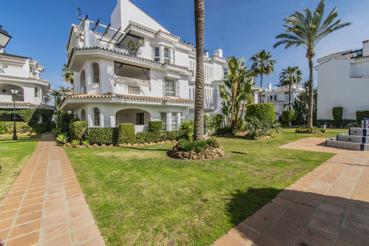 3 Bed Apartment for sale in Nueva Andalucía Costa Del Sol, Málaga, Spain