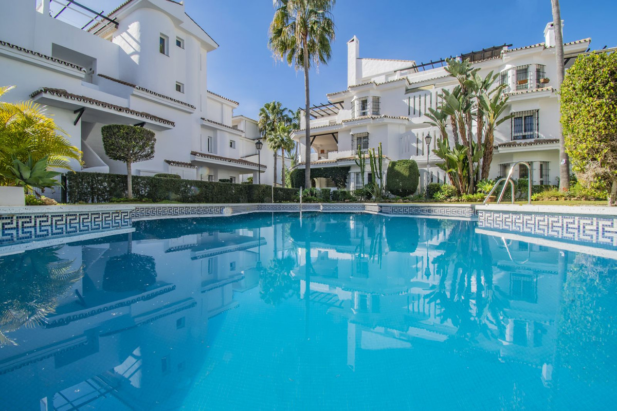 3 Bed Apartment for sale in Nueva Andalucía Costa Del Sol, Málaga, Spain