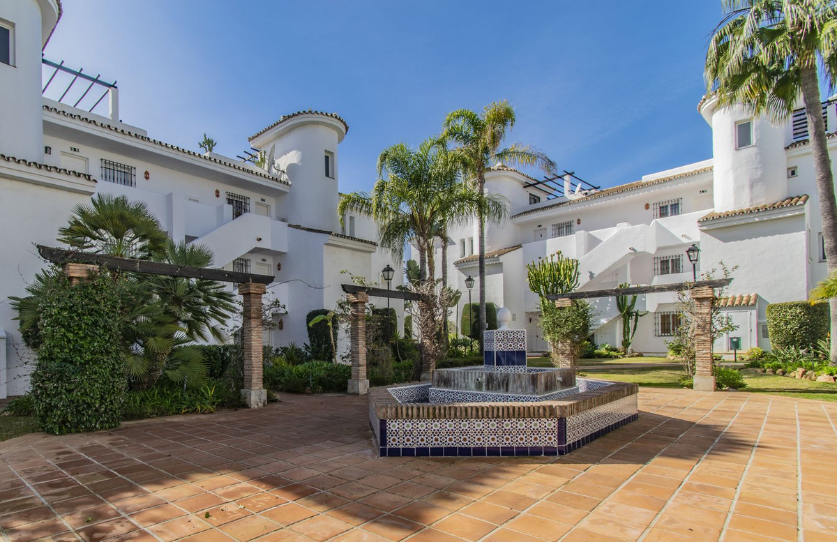 3 Bed Apartment for sale in Nueva Andalucía Costa Del Sol, Málaga, Spain