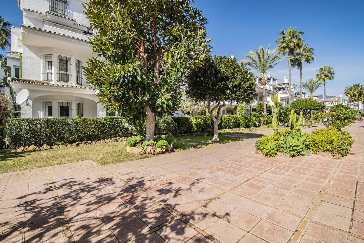 3 Bed Apartment for sale in Nueva Andalucía Costa Del Sol, Málaga, Spain