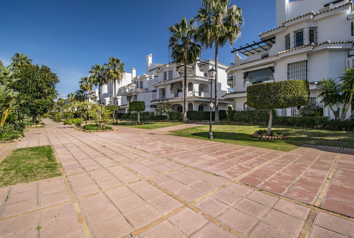 3 Bed Apartment for sale in Nueva Andalucía Costa Del Sol, Málaga, Spain