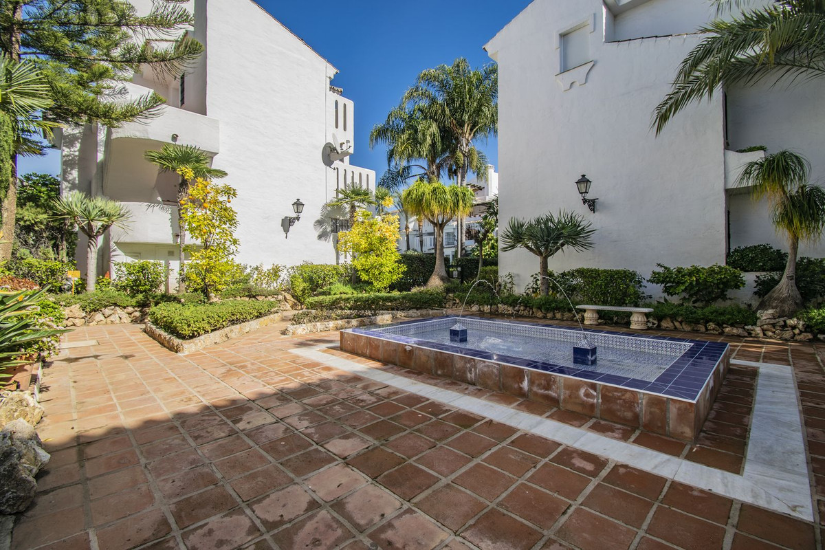 3 Bed Apartment for sale in Nueva Andalucía Costa Del Sol, Málaga, Spain