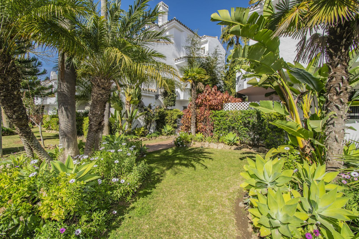 3 Bed Apartment for sale in Nueva Andalucía Costa Del Sol, Málaga, Spain