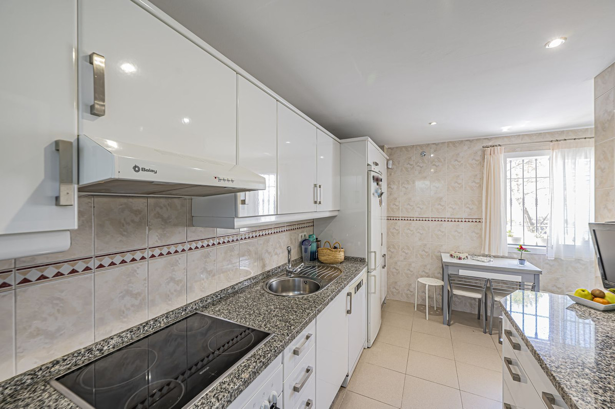 3 Bed Apartment for sale in Nueva Andalucía Costa Del Sol, Málaga, Spain