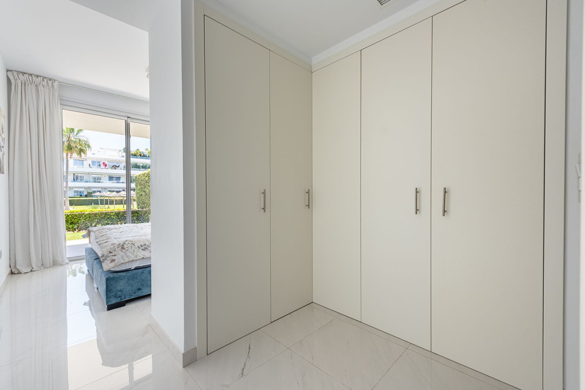 Se vende Apartamento Planta Baja de 3 dormitorios en Costa Del Sol, Málaga, España