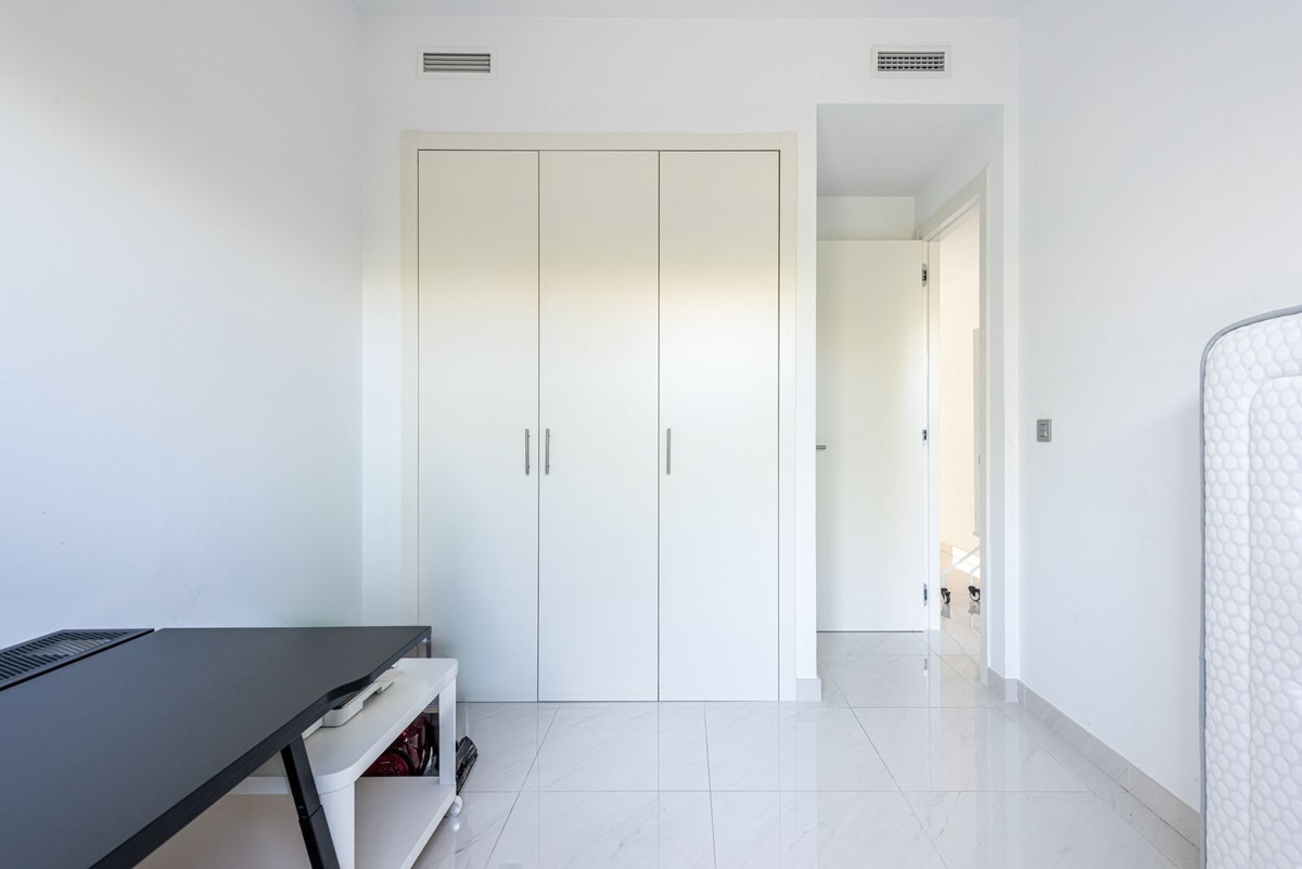 Se vende Apartamento Planta Baja de 3 dormitorios en Costa Del Sol, Málaga, España