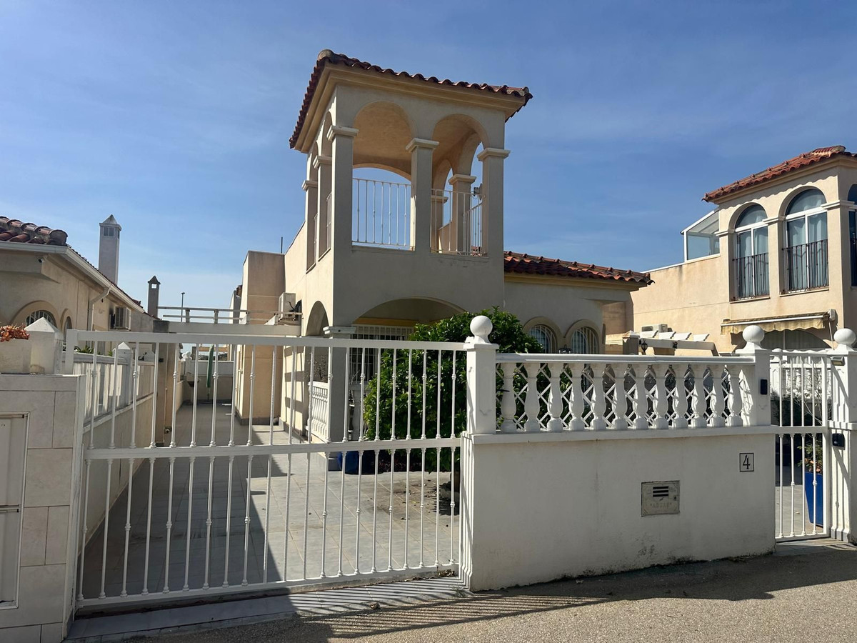 2 Bed Townhouse for sale in Algorfa Costa Blanca, Alicante, Spain