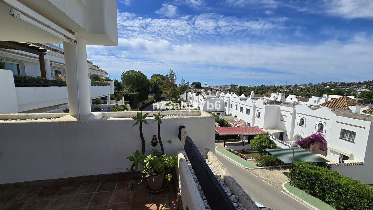 2 Bed Apartment for sale in Nueva Andalucía Costa Del Sol, Málaga, Spain