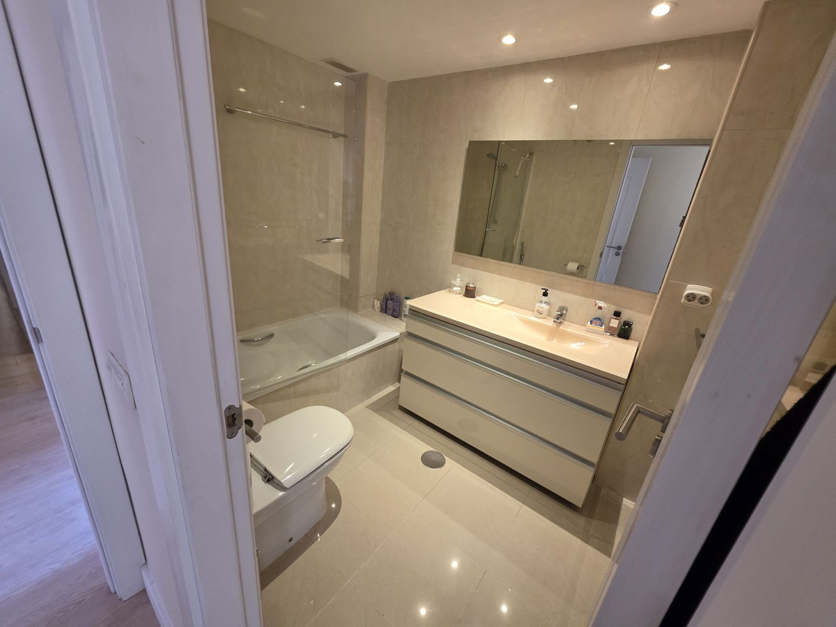 3 Bed Apartment for sale in The Golden Mile Costa Del Sol, Málaga, Spain