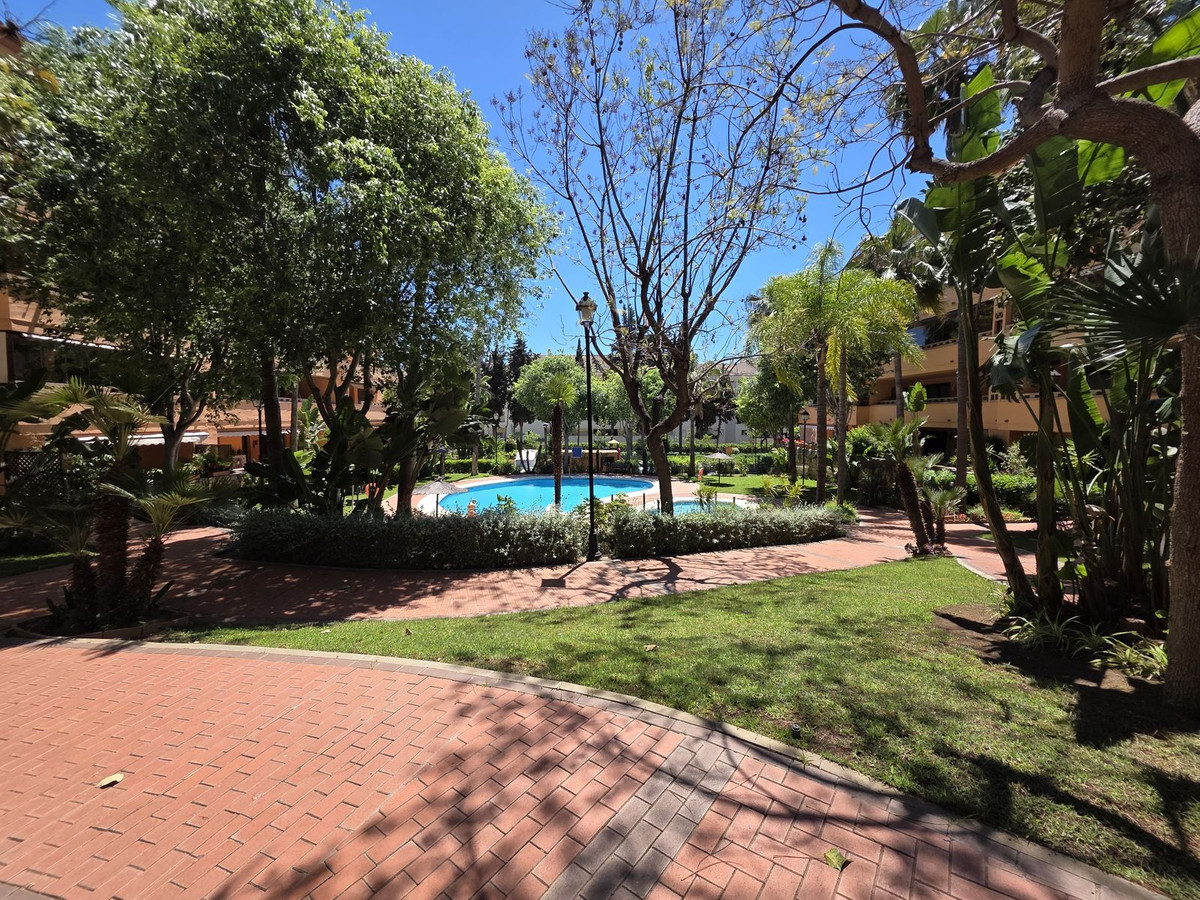 3 Bed Apartment for sale in The Golden Mile Costa Del Sol, Málaga, Spain