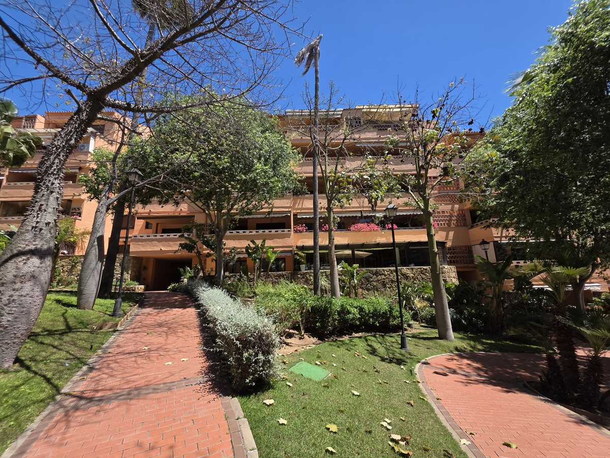 3 Bed Apartment for sale in The Golden Mile Costa Del Sol, Málaga, Spain