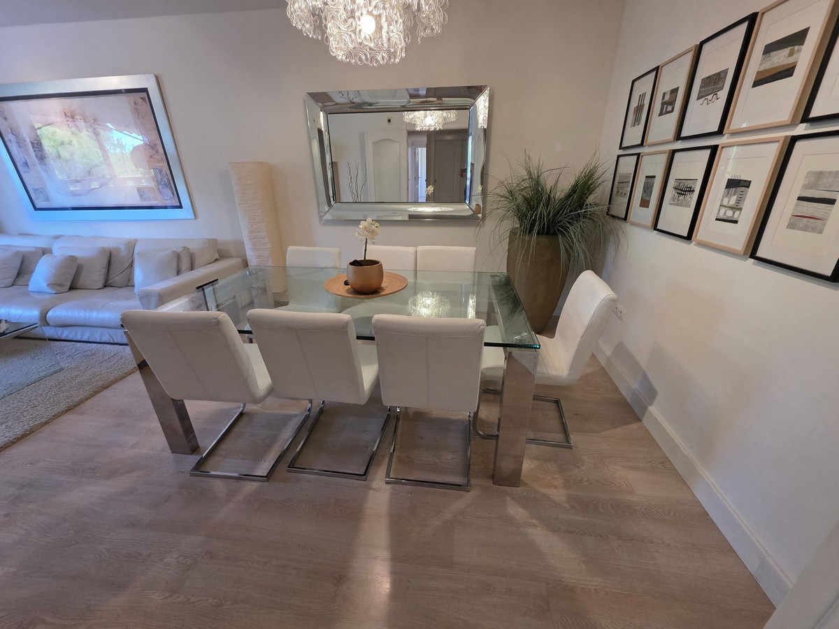 3 Bed Apartment for sale in The Golden Mile Costa Del Sol, Málaga, Spain
