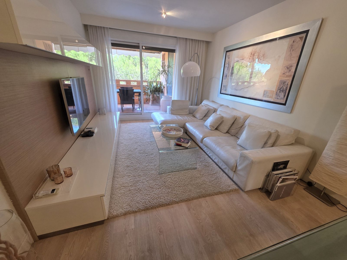 3 Bed Apartment for sale in The Golden Mile Costa Del Sol, Málaga, Spain