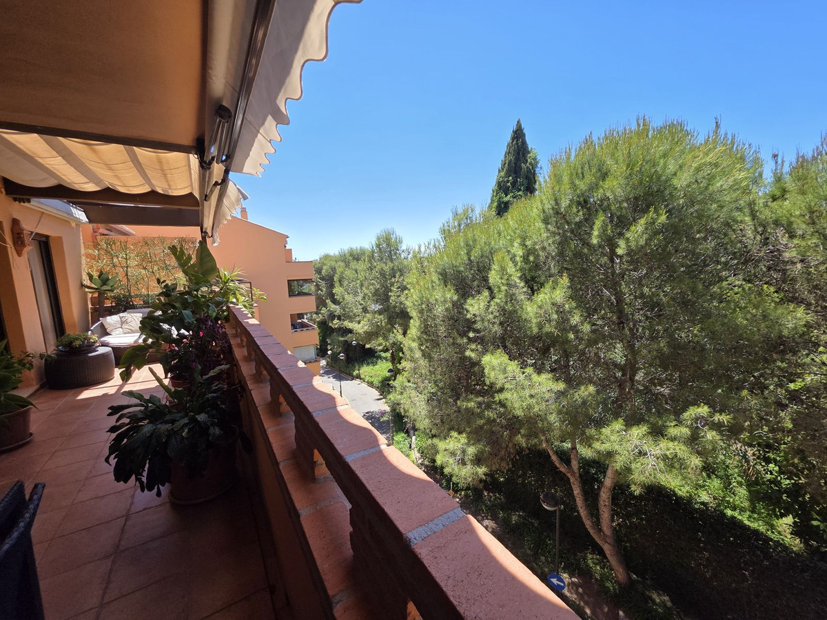 3 Bed Apartment for sale in The Golden Mile Costa Del Sol, Málaga, Spain