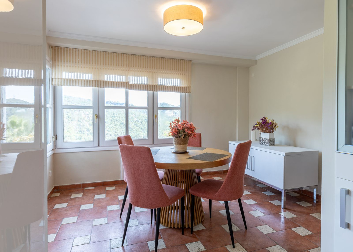 4 Bed Townhouse for sale in Benahavís Costa Del Sol, Málaga, Spain