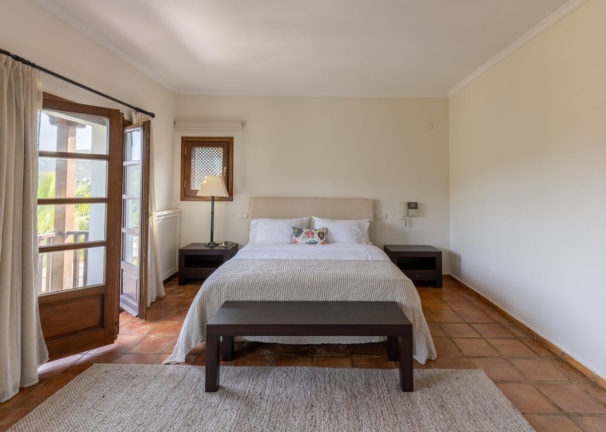 4 Bed Townhouse for sale in Benahavís Costa Del Sol, Málaga, Spain