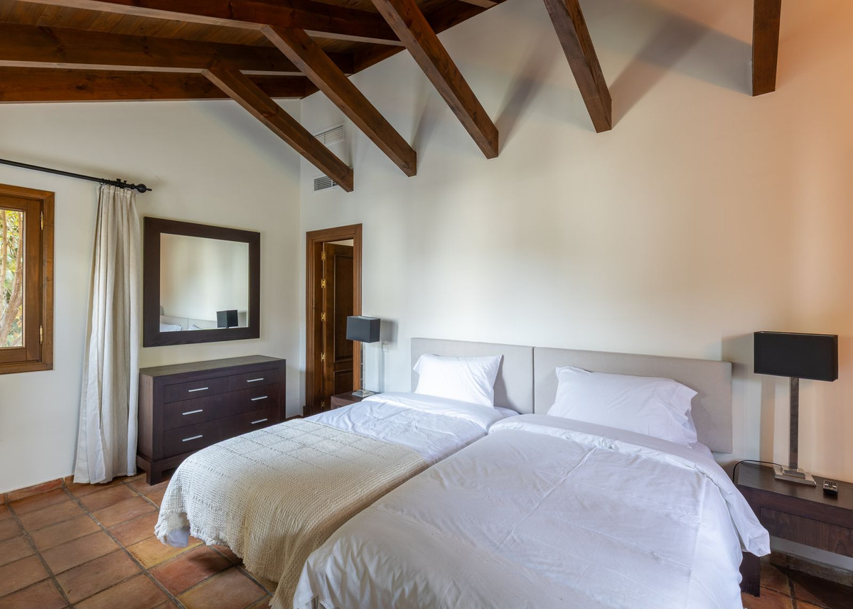 4 Bed Townhouse for sale in Benahavís Costa Del Sol, Málaga, Spain