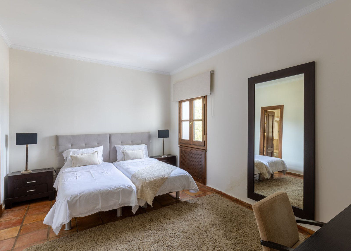 4 Bed Townhouse for sale in Benahavís Costa Del Sol, Málaga, Spain