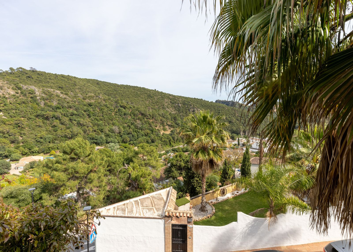 4 Bed Townhouse for sale in Benahavís Costa Del Sol, Málaga, Spain