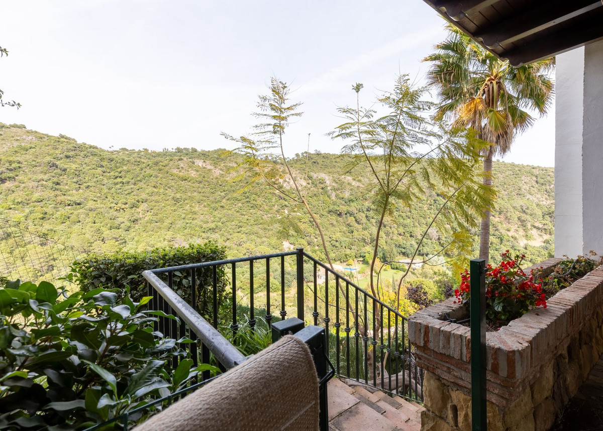 4 Bed Townhouse for sale in Benahavís Costa Del Sol, Málaga, Spain