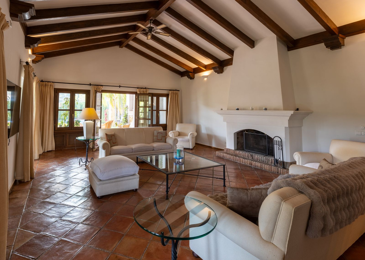 4 Bed Townhouse for sale in Benahavís Costa Del Sol, Málaga, Spain