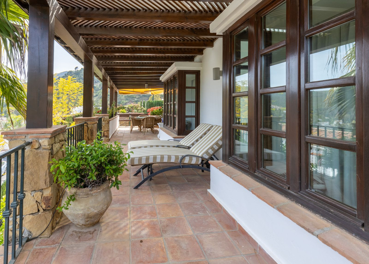 4 Bed Townhouse for sale in Benahavís Costa Del Sol, Málaga, Spain