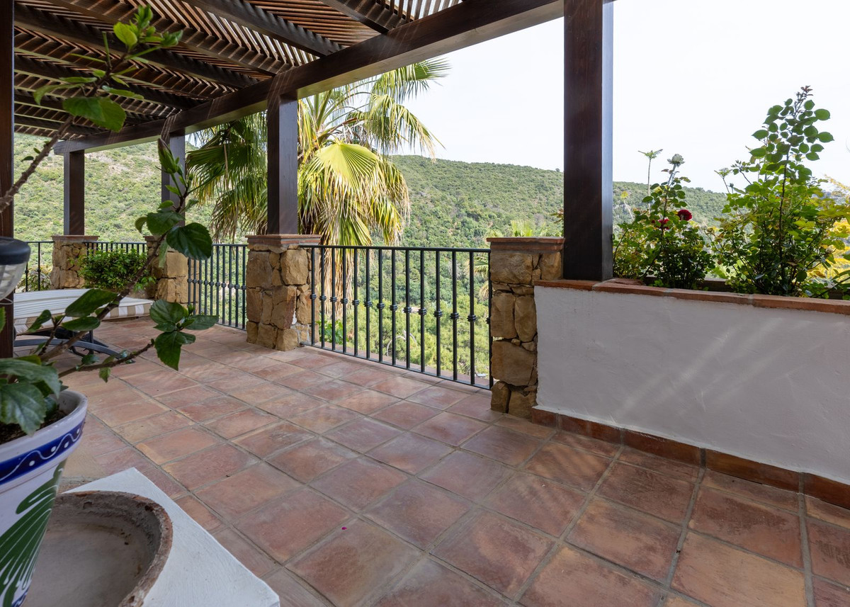 4 Bed Townhouse for sale in Benahavís Costa Del Sol, Málaga, Spain