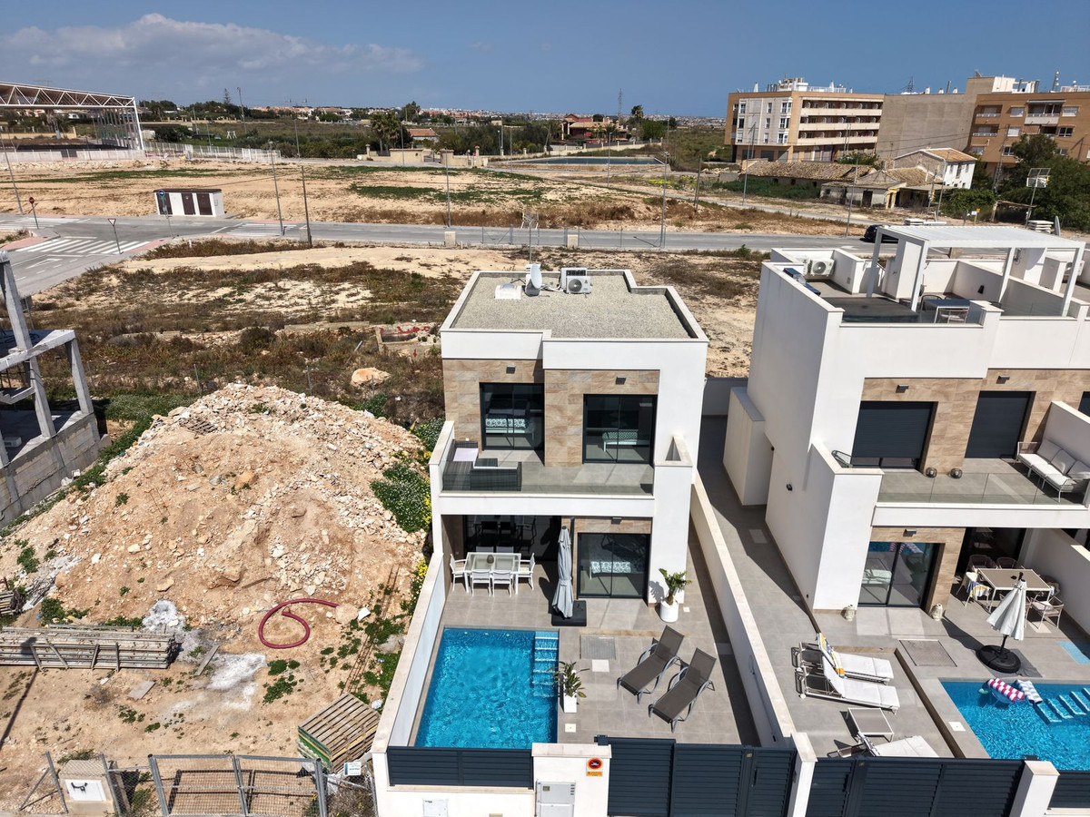 Se vende Villa - Chalet de 3 dormitorios en Costa Blanca, Alicante, España