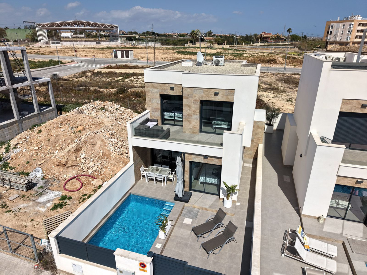 Se vende Villa - Chalet de 3 dormitorios en Costa Blanca, Alicante, España
