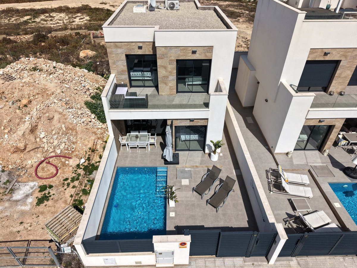 Se vende Villa - Chalet de 3 dormitorios en Costa Blanca, Alicante, España