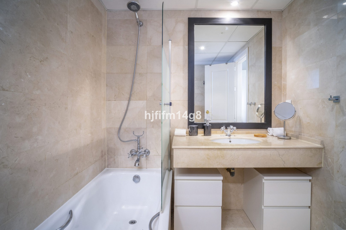 2 Bed Apartment for sale in San Pedro De Alcántara Costa Del Sol, Málaga, Spain
