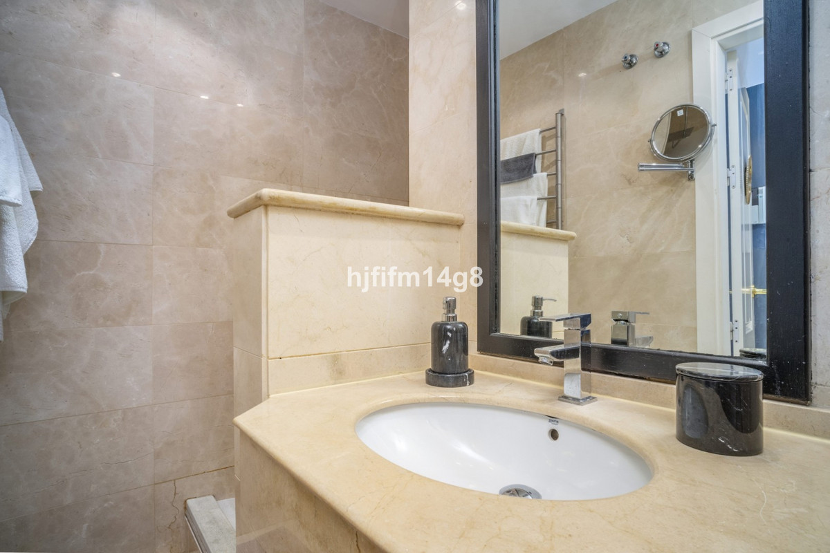 2 Bed Apartment for sale in San Pedro De Alcántara Costa Del Sol, Málaga, Spain