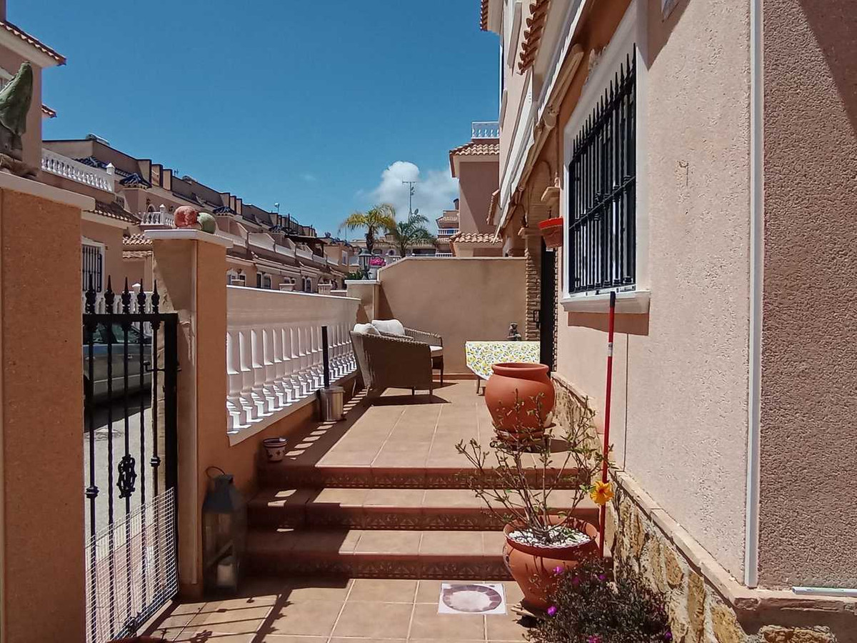 Se vende Adosada de 3 dormitorios en Costa Blanca, Alicante, España