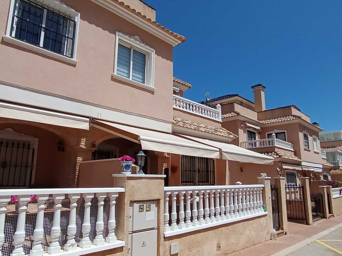 Se vende Adosada de 3 dormitorios en Costa Blanca, Alicante, España