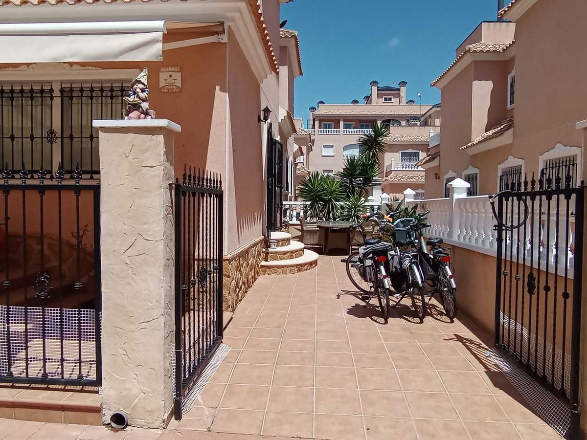 Se vende Adosada de 3 dormitorios en Costa Blanca, Alicante, España