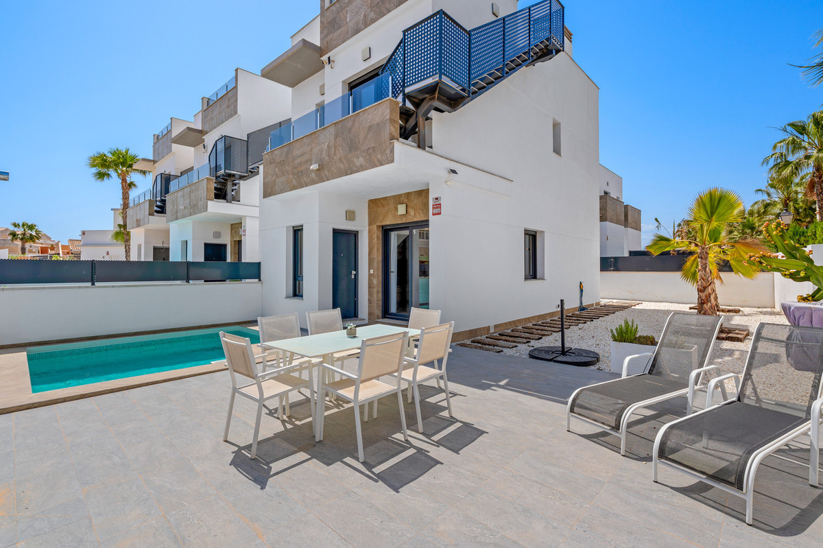 Se vende Villa - Chalet de 3 dormitorios en Costa Blanca, Alicante, España