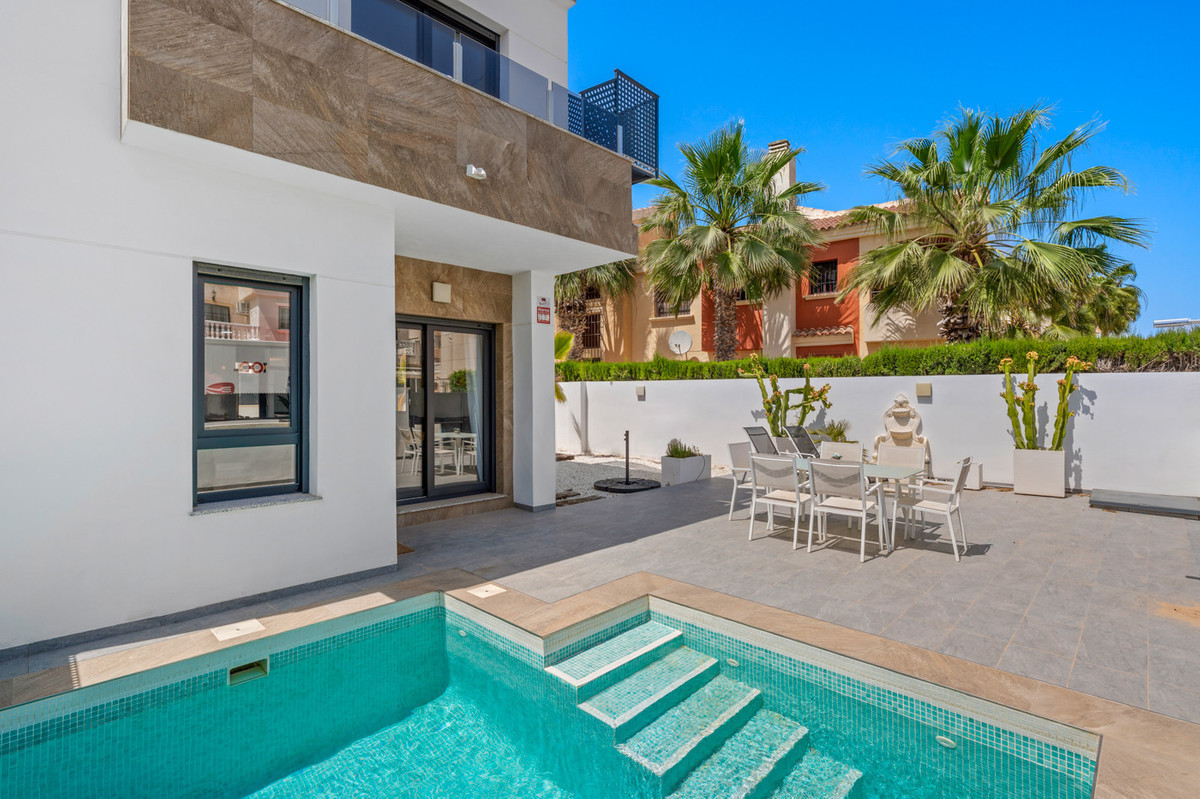 Se vende Villa - Chalet de 3 dormitorios en Costa Blanca, Alicante, España