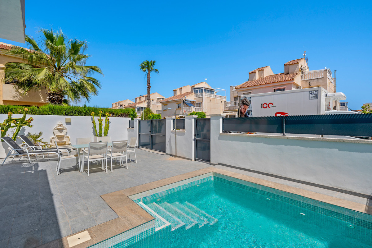 Se vende Villa - Chalet de 3 dormitorios en Costa Blanca, Alicante, España