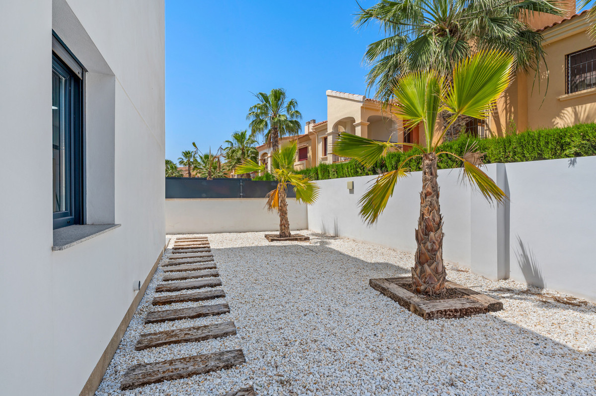 Se vende Villa - Chalet de 3 dormitorios en Costa Blanca, Alicante, España
