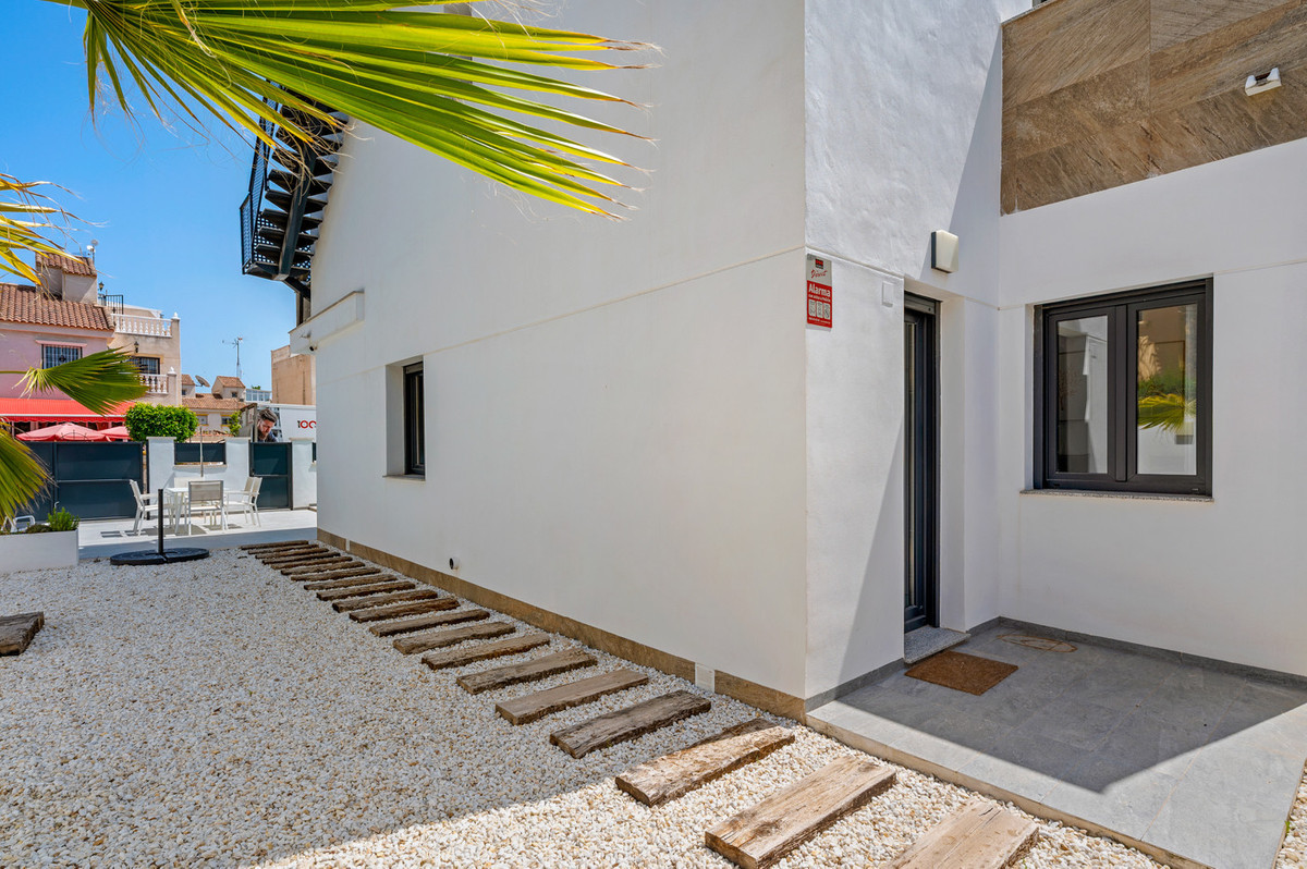 Se vende Villa - Chalet de 3 dormitorios en Costa Blanca, Alicante, España