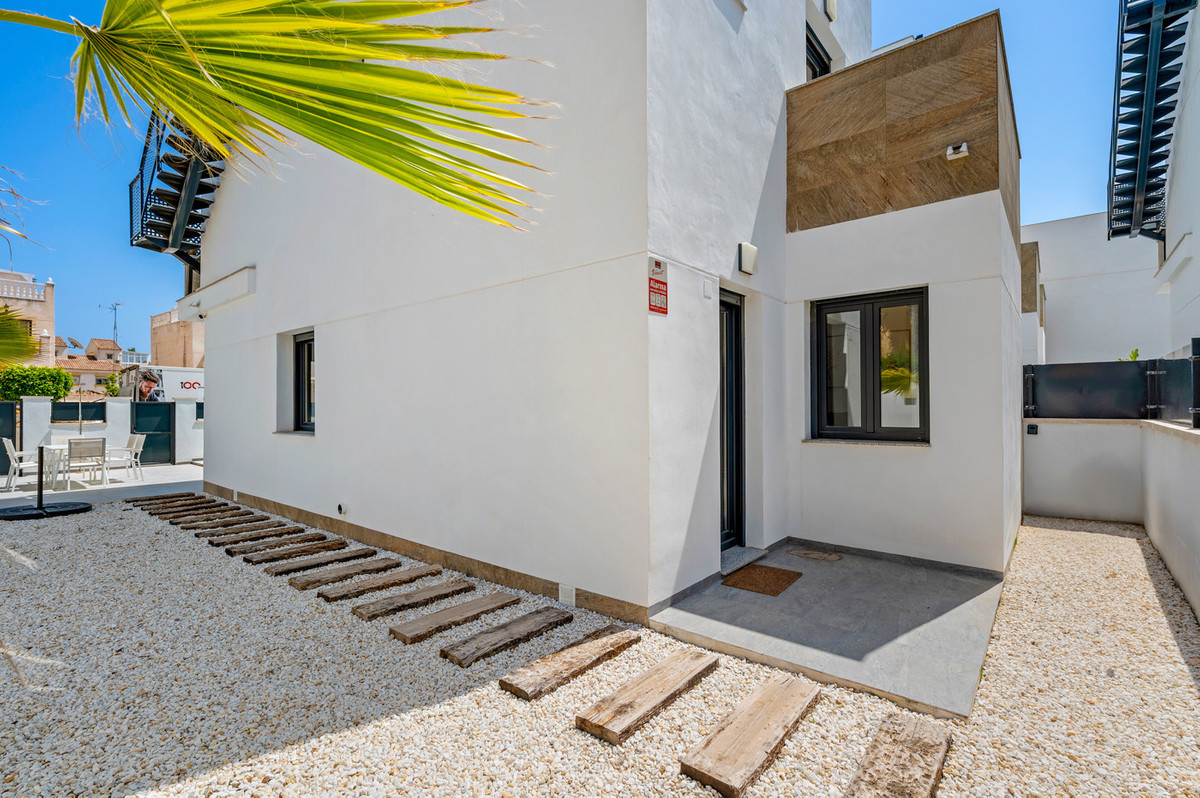 Se vende Villa - Chalet de 3 dormitorios en Costa Blanca, Alicante, España