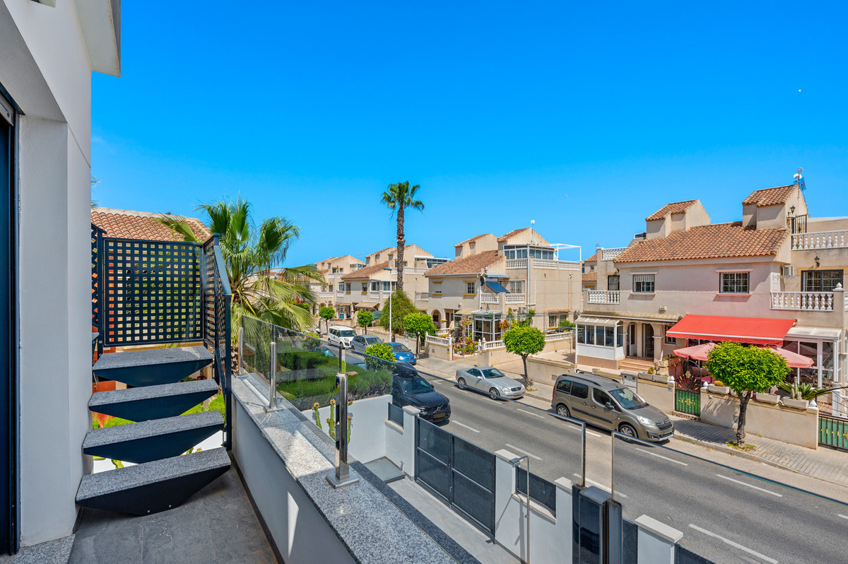 Se vende Villa - Chalet de 3 dormitorios en Costa Blanca, Alicante, España